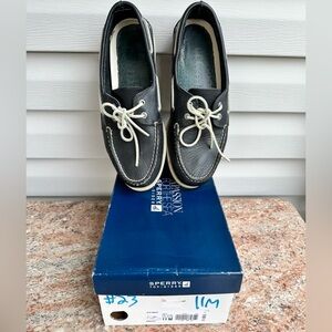 Blue men’s Sperry topsiders- excellent condition
